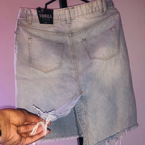BRAND NEW DISTRESS JEAN SKIRT - Picture 5 of 5